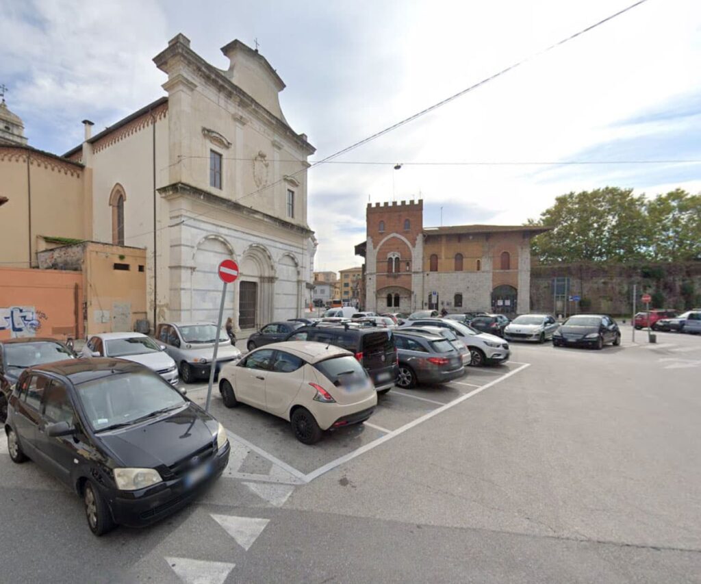 dove parcheggiare pisa vicino stazione