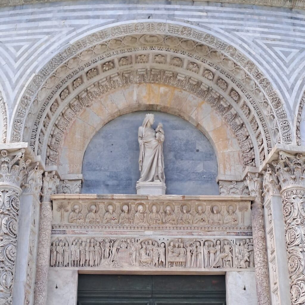 portale maggiore del battistero di pisa